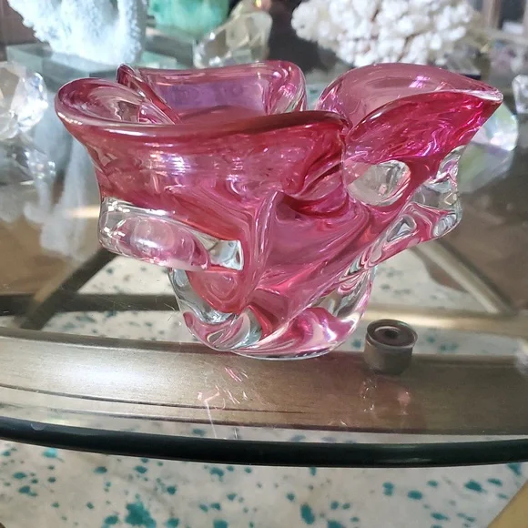 Artistic Pink Glass Vase - Picture 2 of 4